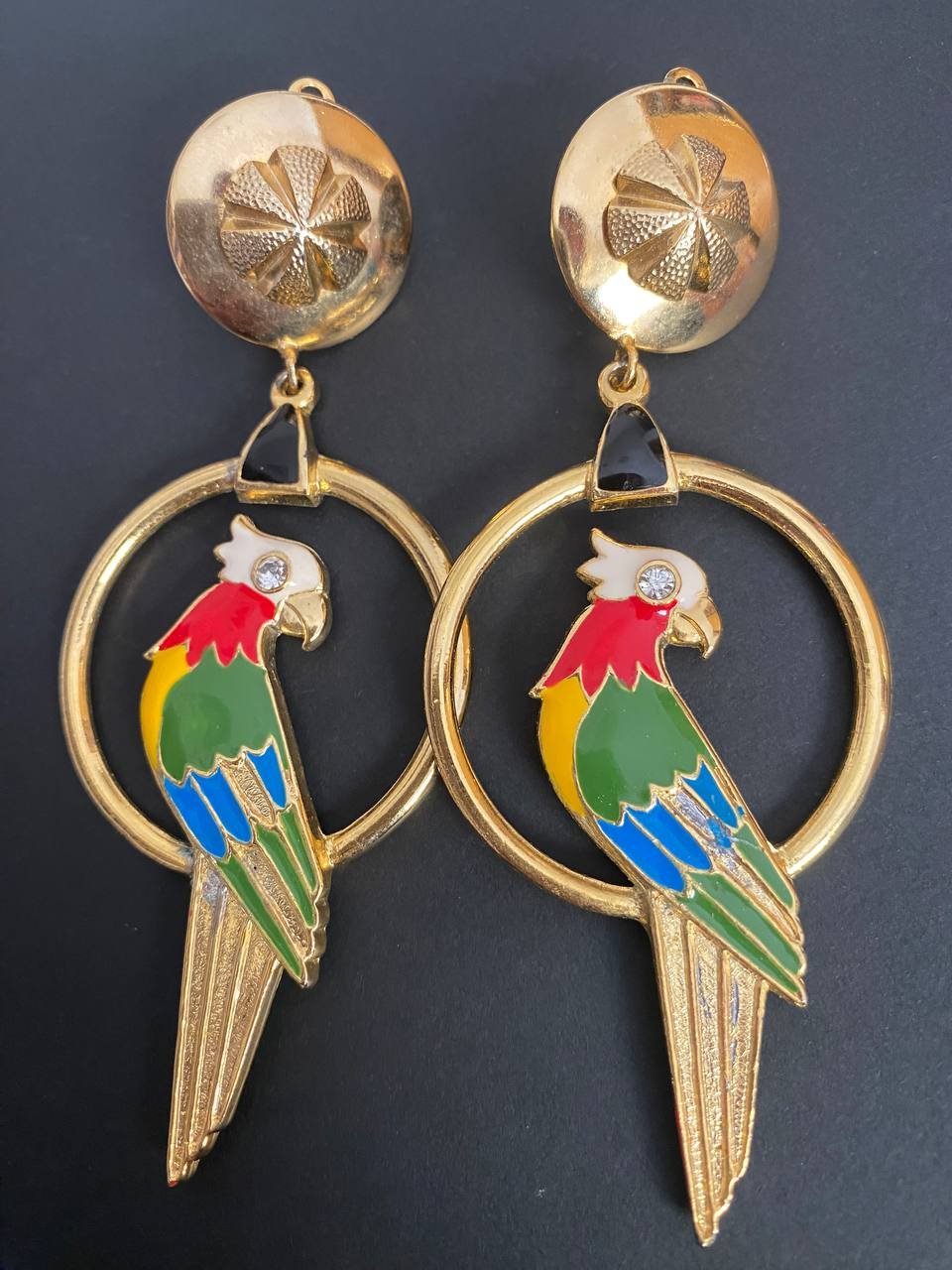 Tropical Parrot Elegance